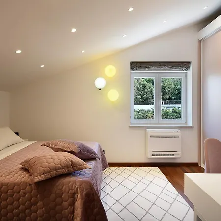 Forest Bay Near Pula For 8 People - Only 300 Meters From The 别墅
